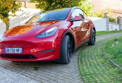 La Tesla Model Y arrive en France, et y devient la moins chère de la gamme