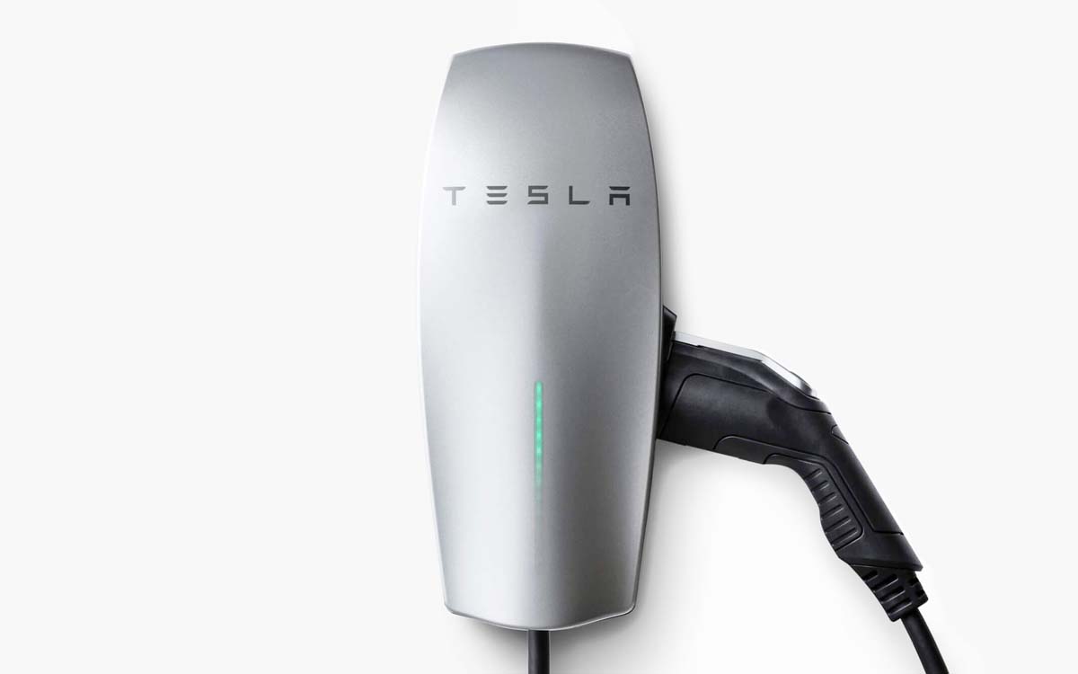 Tesla vend désormais des prises de recharge qui fonctionnent aussi sur d'autres marques