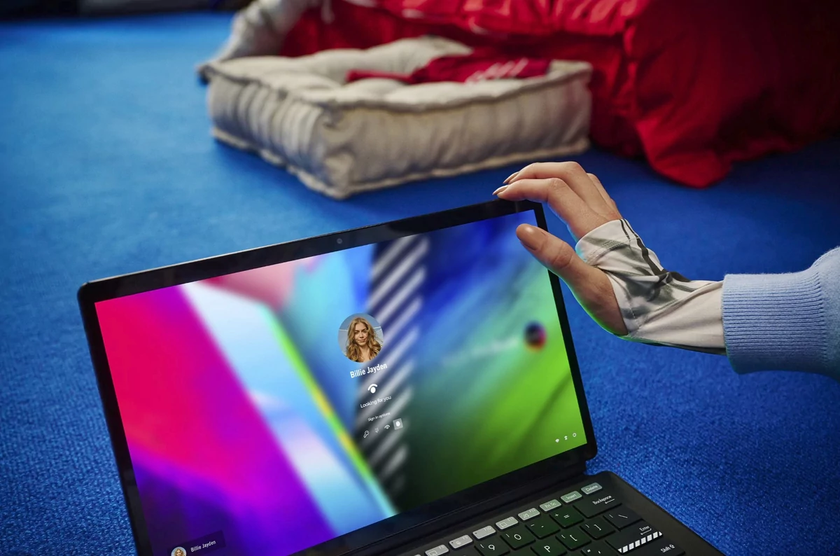 ASUS Vivobook 13 Slate OLED-7 © © ASUS