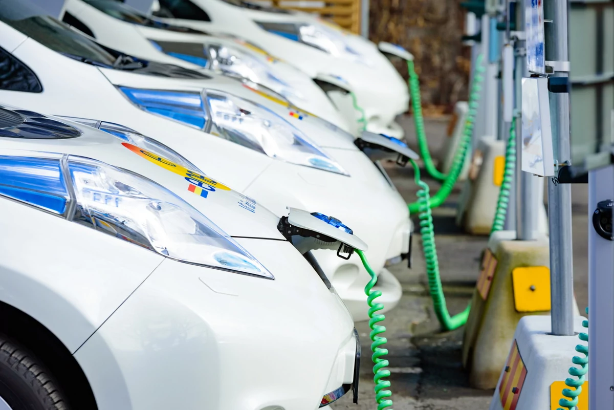 Voiture electrique © Imfoto / Shutterstock.com