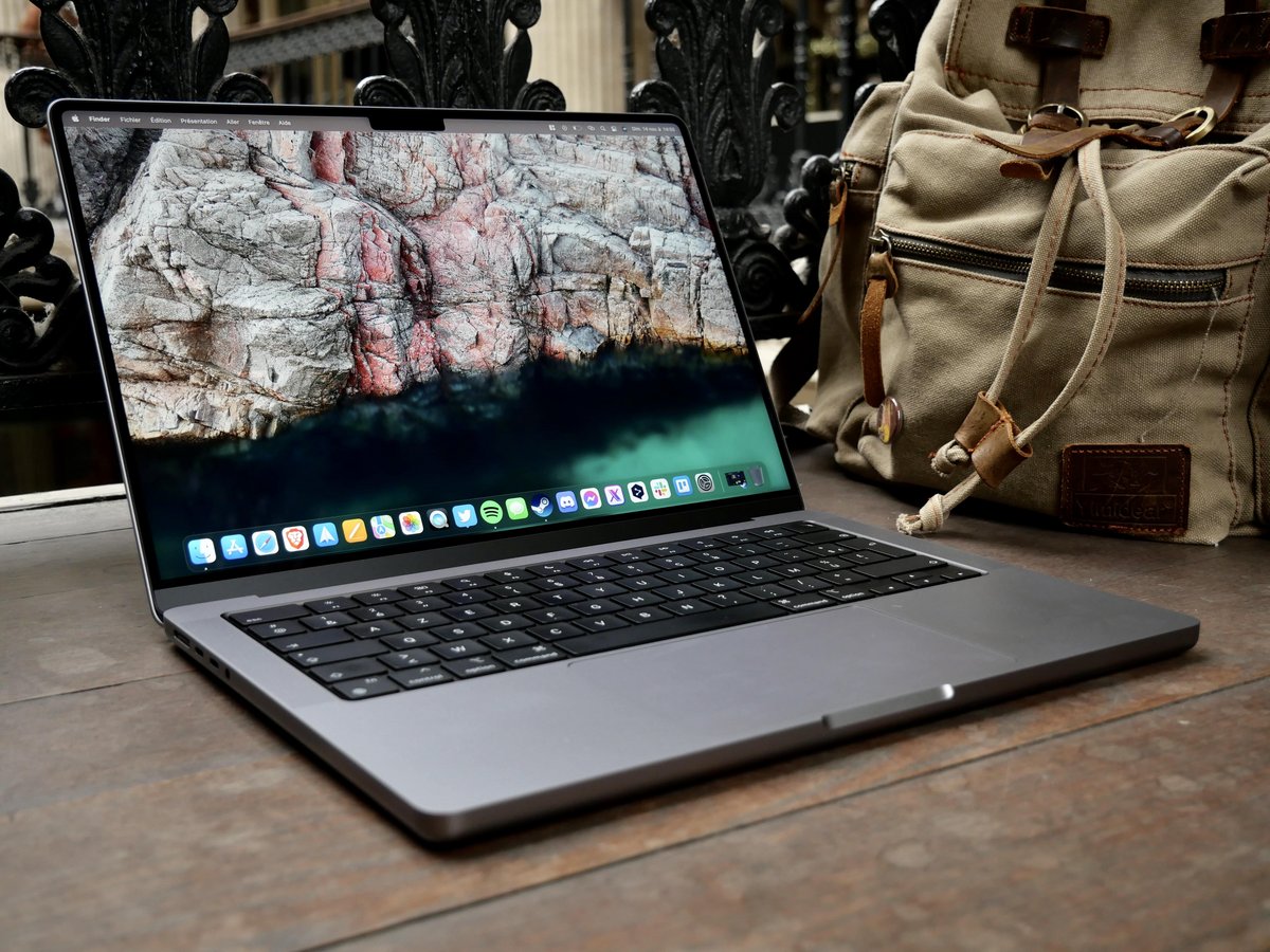 Le MacBook Pro 14 et son écran Mini-LED, pour illustration // © Nathan Le Gohlisse pour Clubic