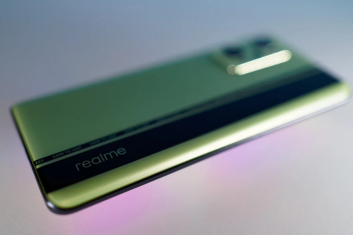 realme GT Neo2 © © Marc Mitrani pour Clubic