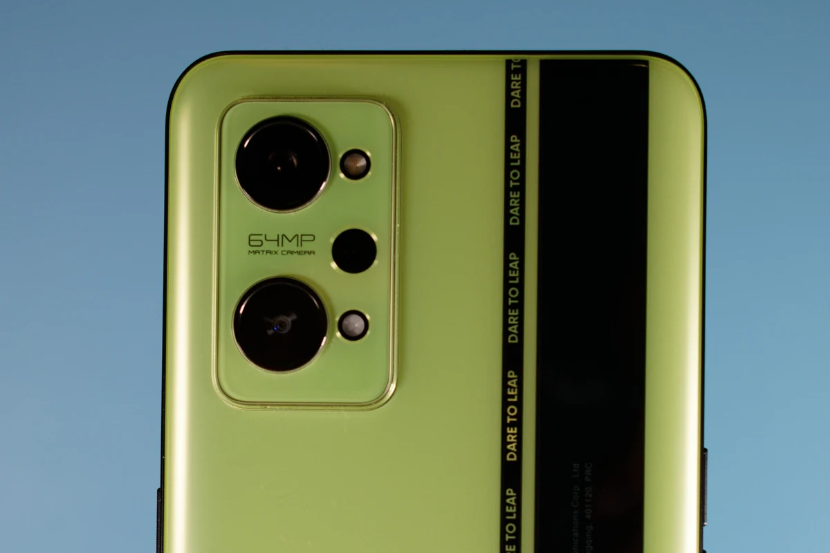 realme GT Neo2 © © Marc Mitrani pour Clubic