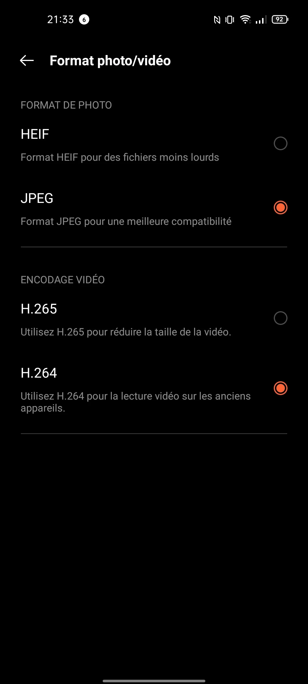 realme GT Neo2 © © Marc Mitrani pour Clubic