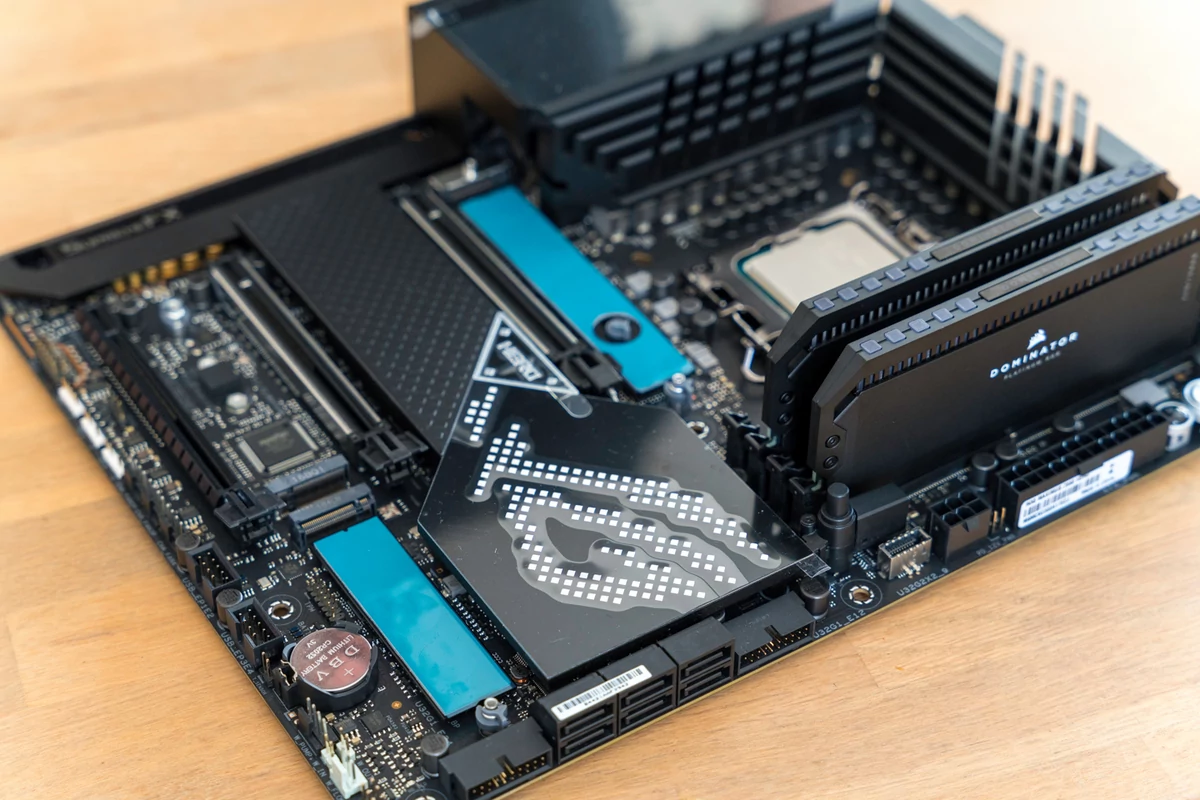 Asus ROG Maximus Z690 Hero © Nerces / Pierre Crochart
