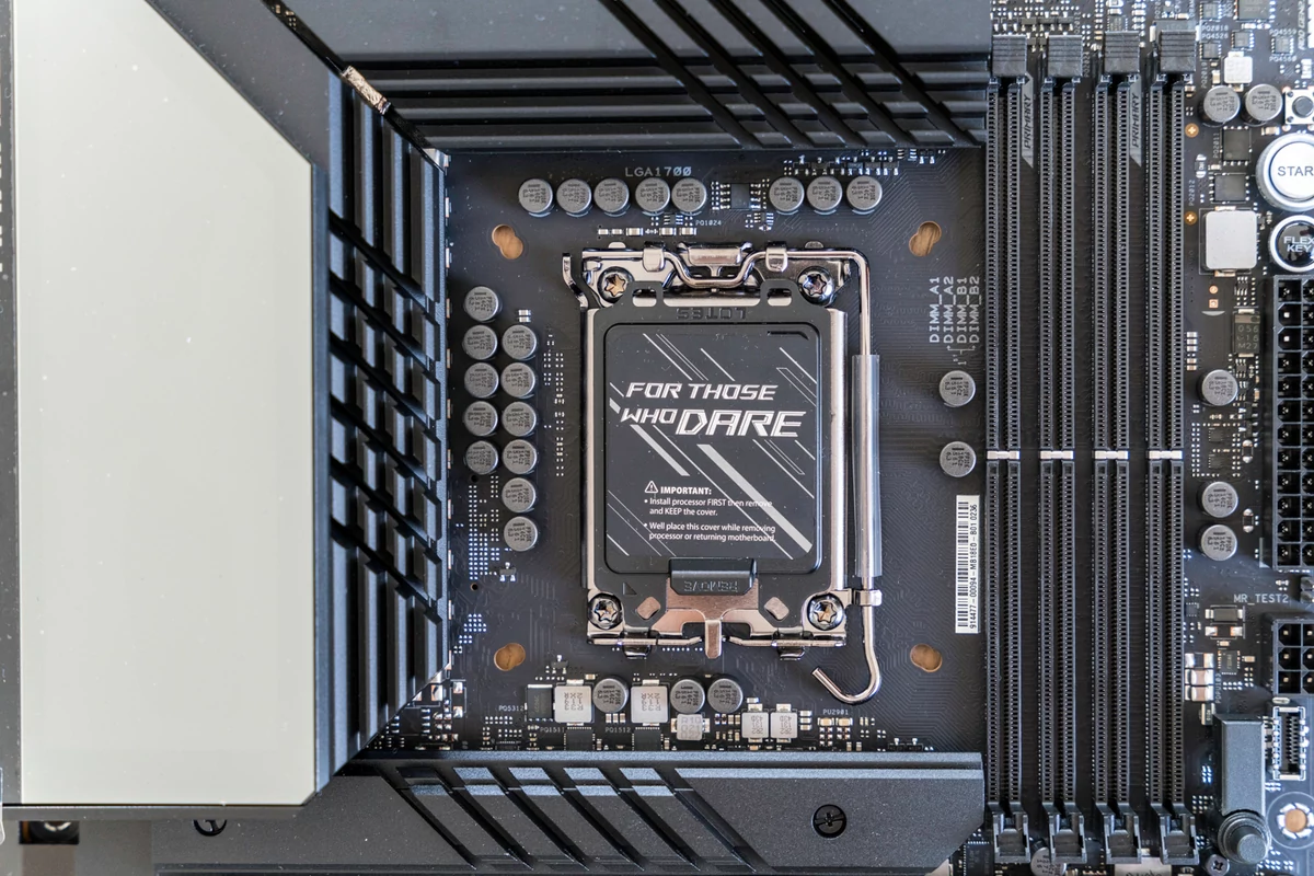 Asus ROG Maximus Z690 Hero © Nerces / Pierre Crochart