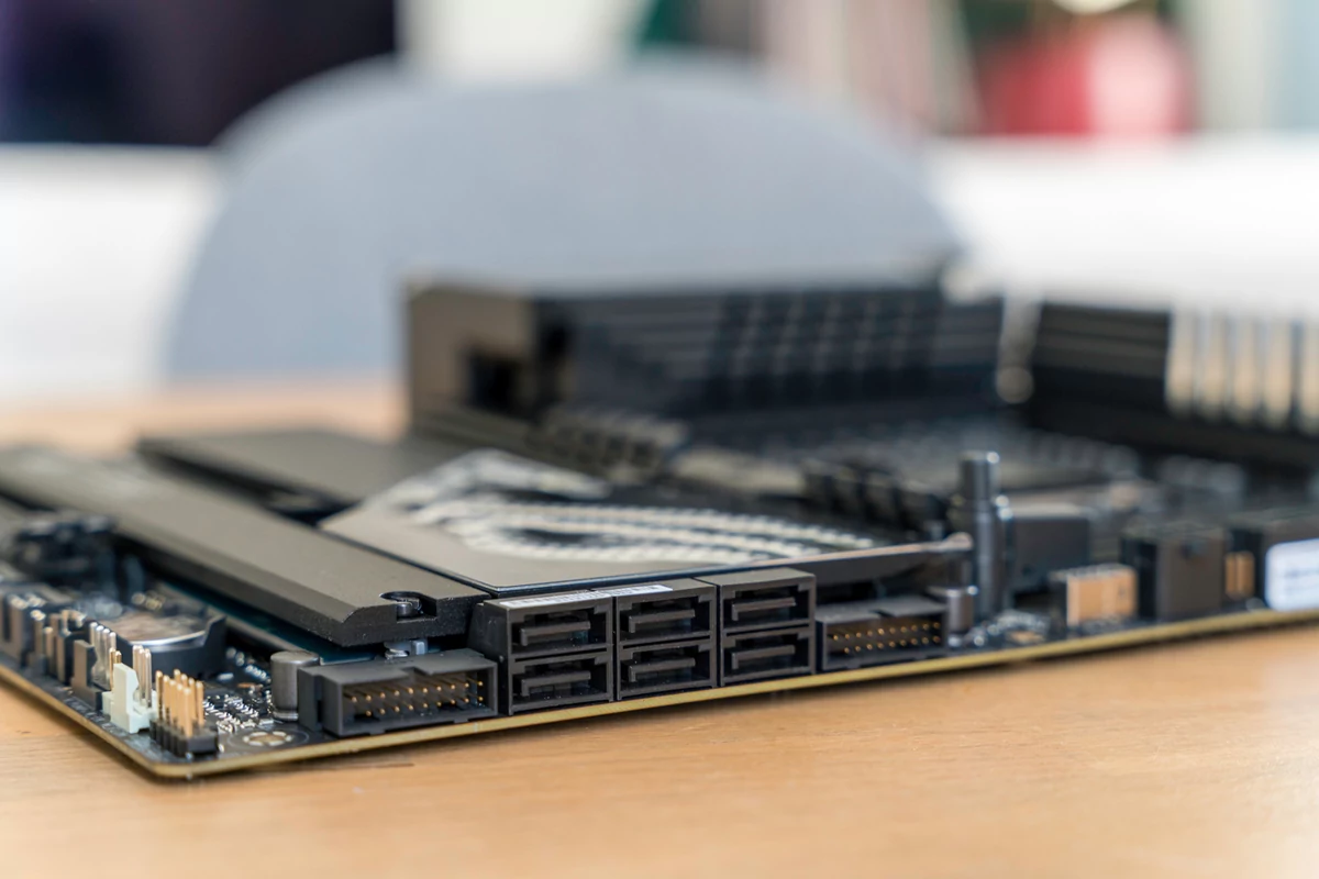 Asus ROG Maximus Z690 Hero © Nerces / Pierre Crochart