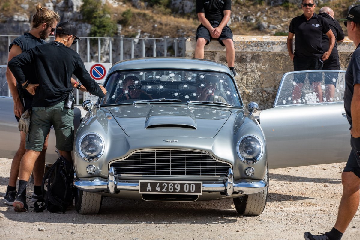 À l'image de l'Aston Martin DB5 utilisée par Daniel Craig à Matera sur le tournage du dernier James Bond, "No Time to Die", le cinéma a subi de gros impacts en raison de la crise (© wjarek / Shutterstock.com)