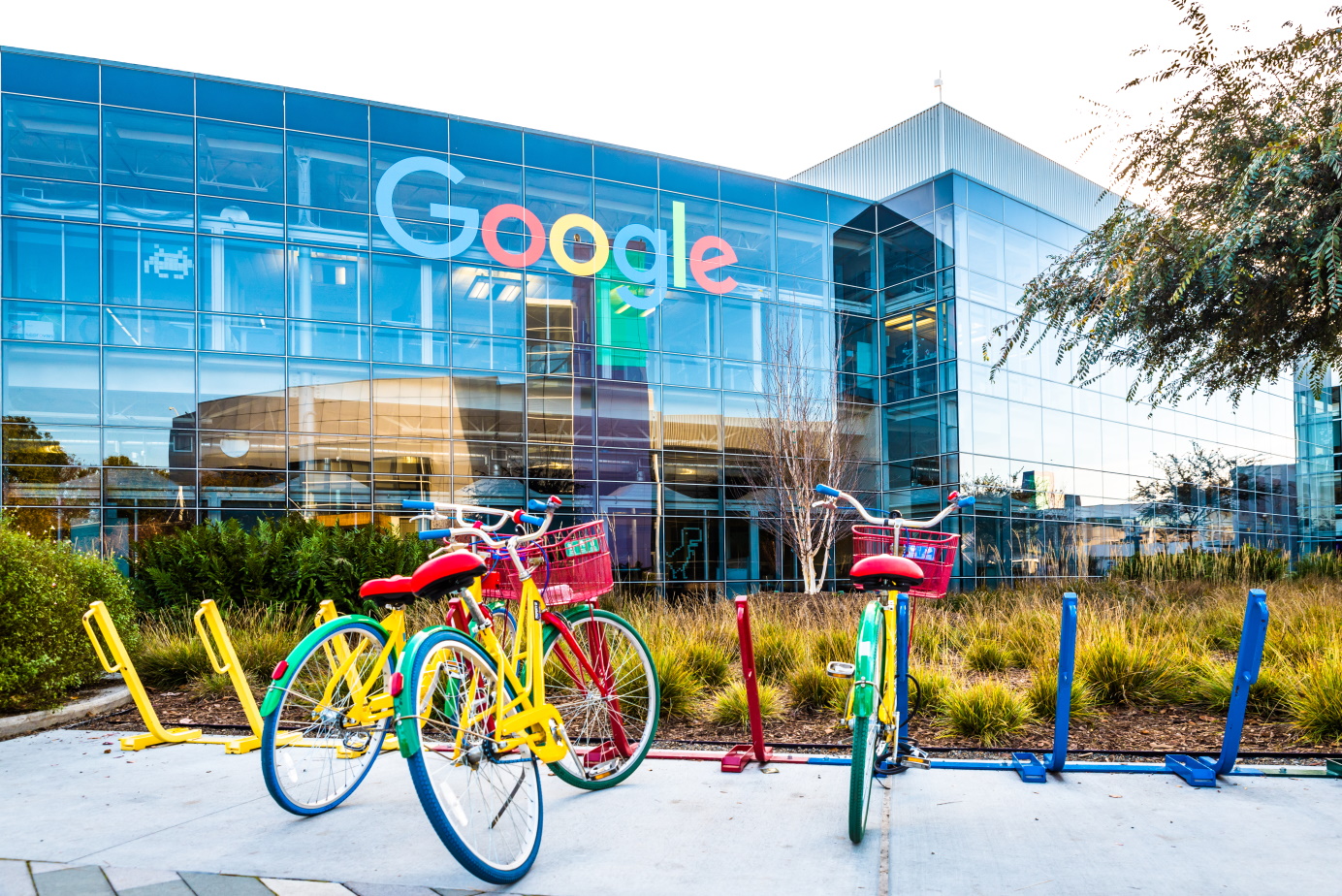 Google poursuivi en justice par d'anciens employés pour avoir violé son propre code d'honneur