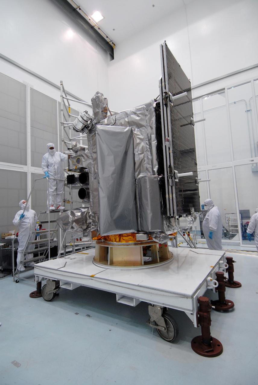La sonde LRO lors de la phase finale de sa préparation en Floride. Crédits NASA
