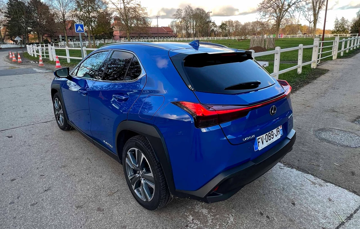 Lexus UX 300e Executive © Jérôme Cartegini