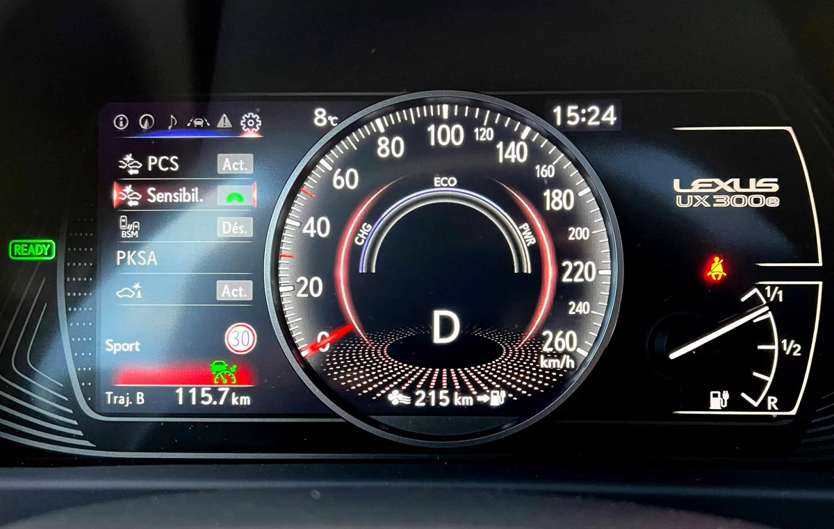 Lexus UX 300e Executive © Jérôme Cartegini