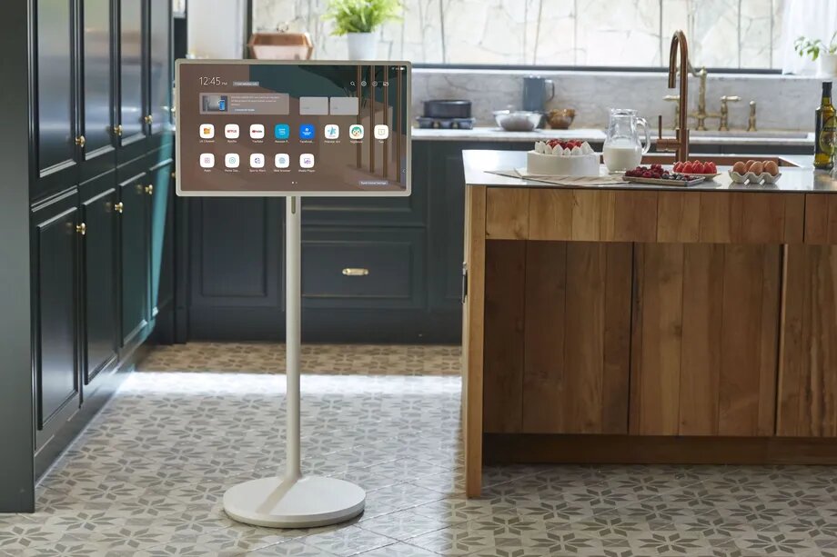 LG va vous accompagner dans toutes les pièces de votre maison grâce à StandbyME, son téléviseur à roulettes