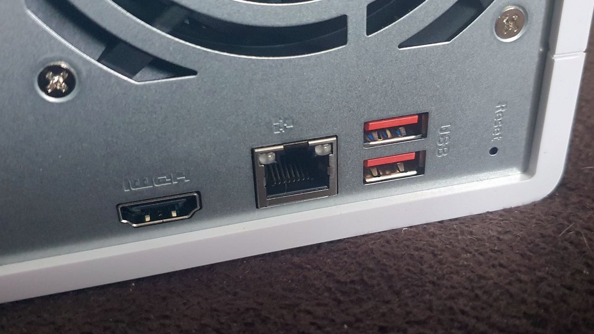Un port HDMI 1.4b vient compléter une connectique sinon plutôt limitée : un seul Ethernet est de la partie © Nerces