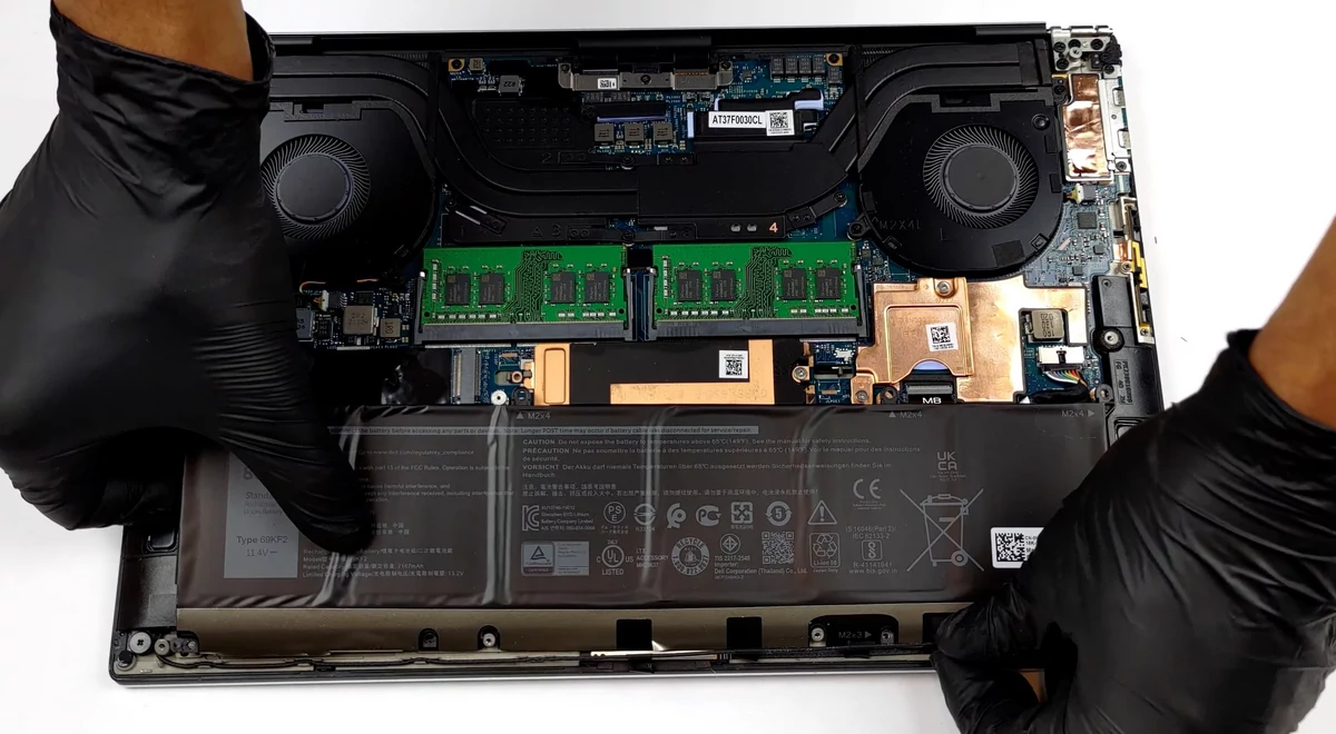 XPS 15 2021-4 © © LaptopMedia