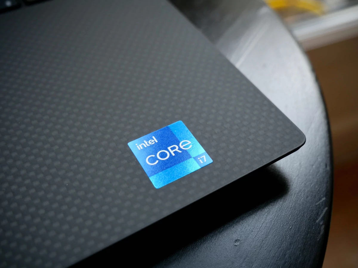 XPS 15 2021-15 © © LaptopMedia