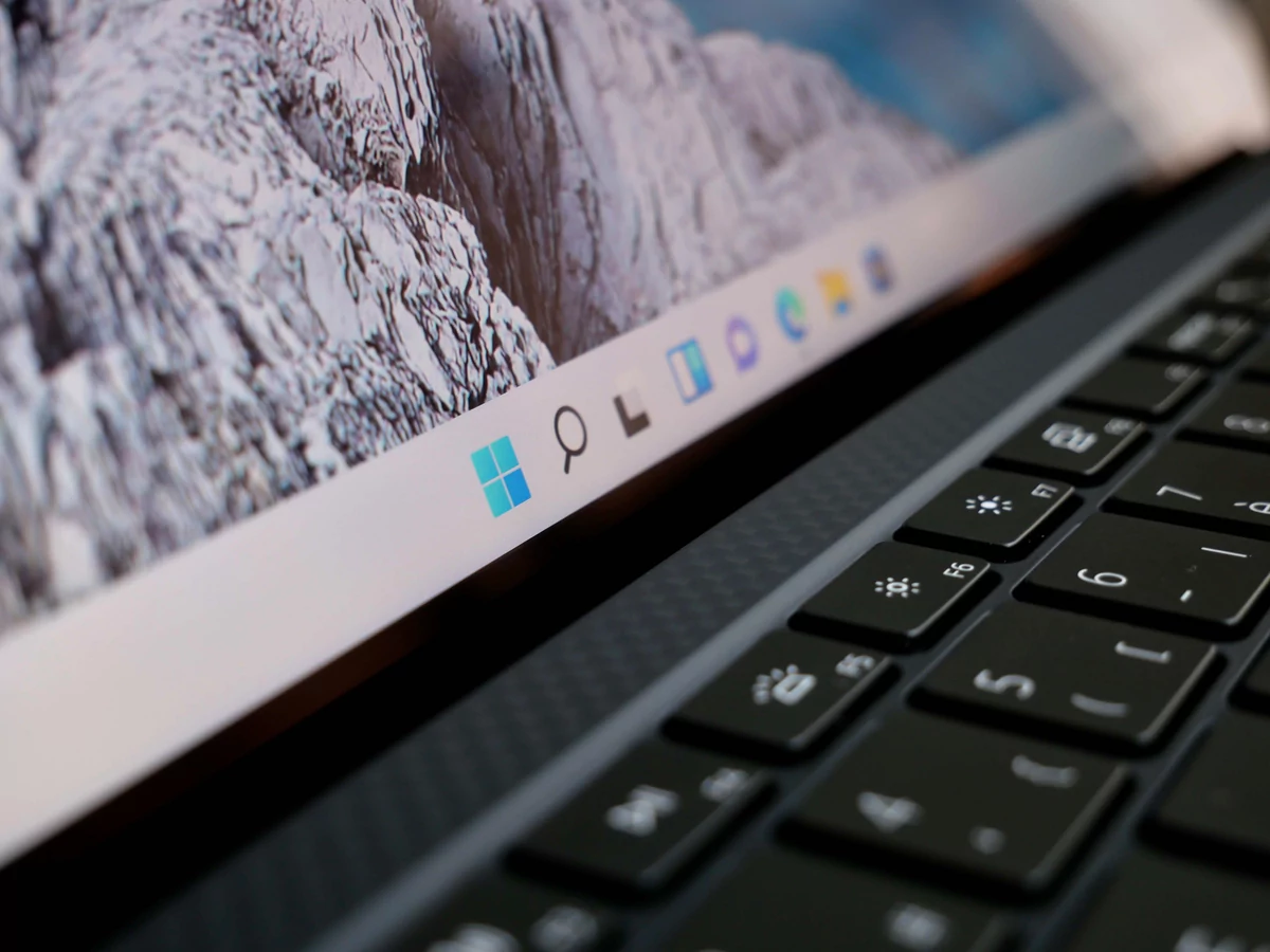 XPS 15 2021-17 © © LaptopMedia
