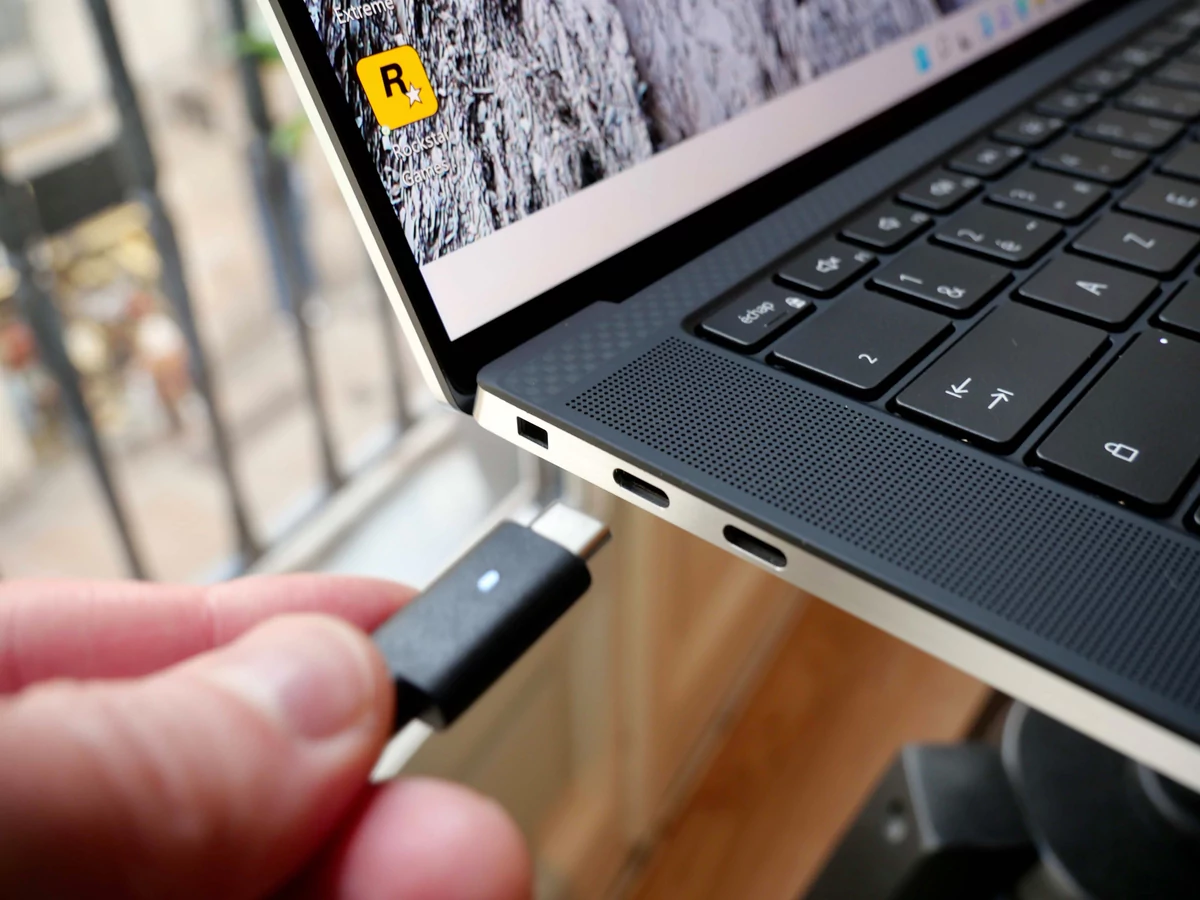 XPS 15 2021-18 © © LaptopMedia