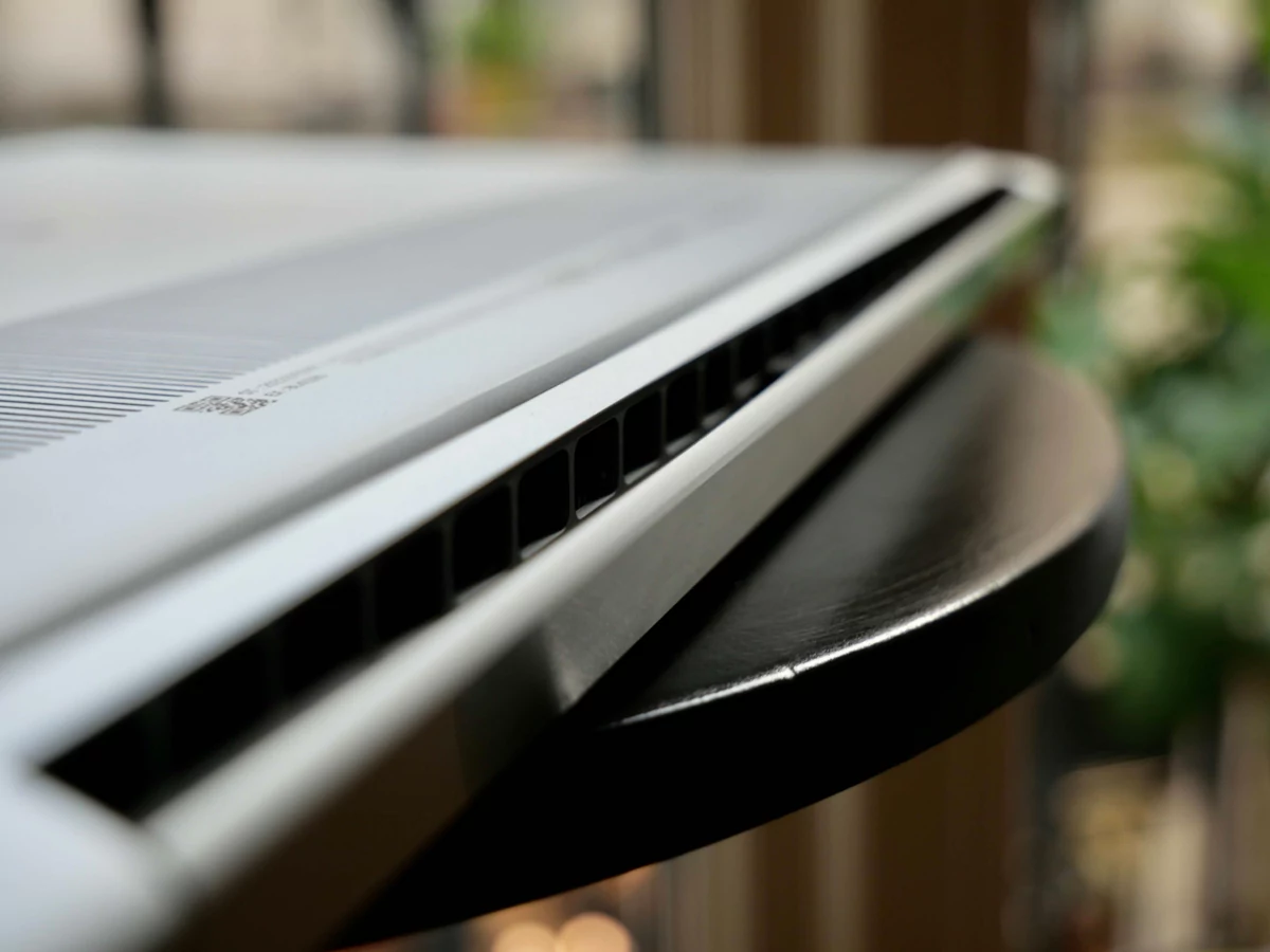 XPS 15 2021-20 © © LaptopMedia