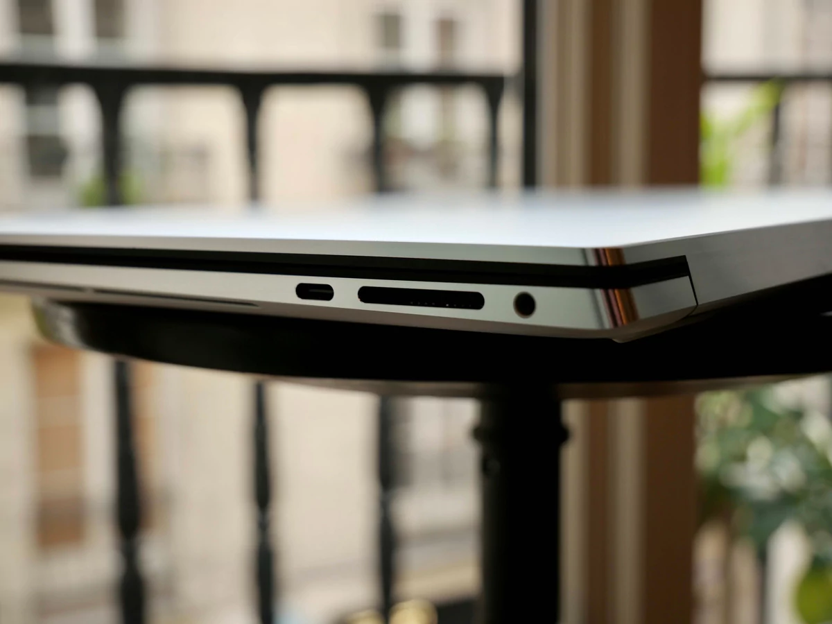XPS 15 2021-26 © © LaptopMedia