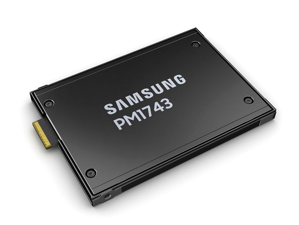Samsung SSD PM1743 © Samsung