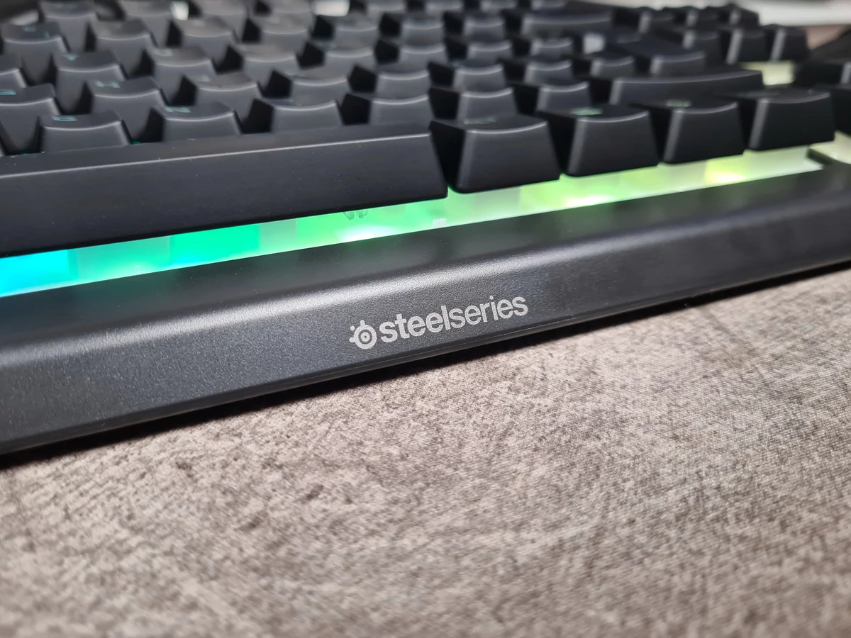 SteelSeries Apex 3 – clavier de jeu résistant à l'eau en cours de test