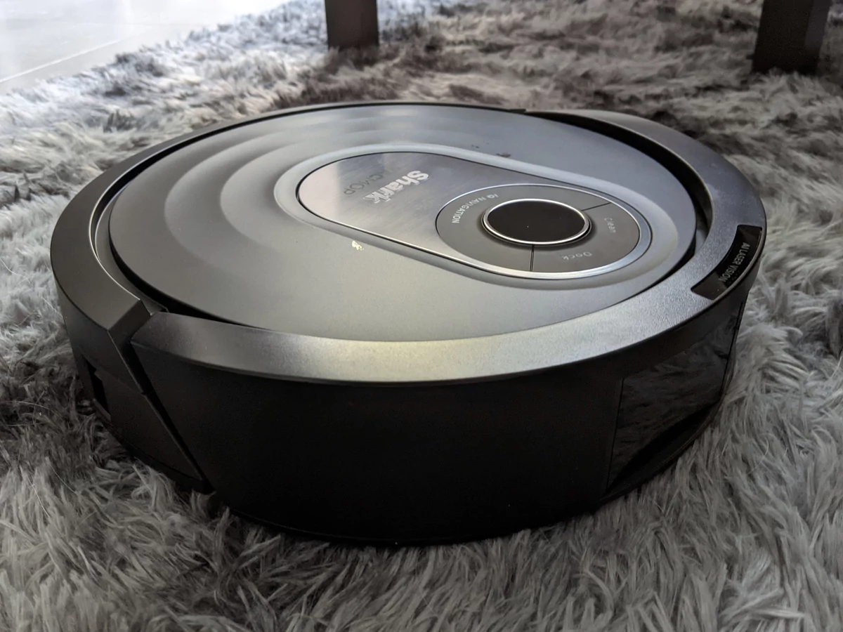 Test Shark AI VacMop © Mathieu Grumiaux pour Clubic