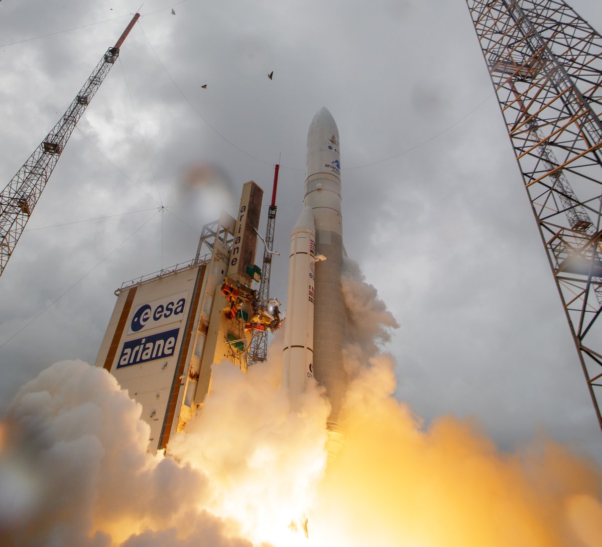 Décollage d'Ariane 5 avec le télescope James Webb. Celui-ci ne sera pas passé inaperçu ! Crédits NASA/B. Ingalls