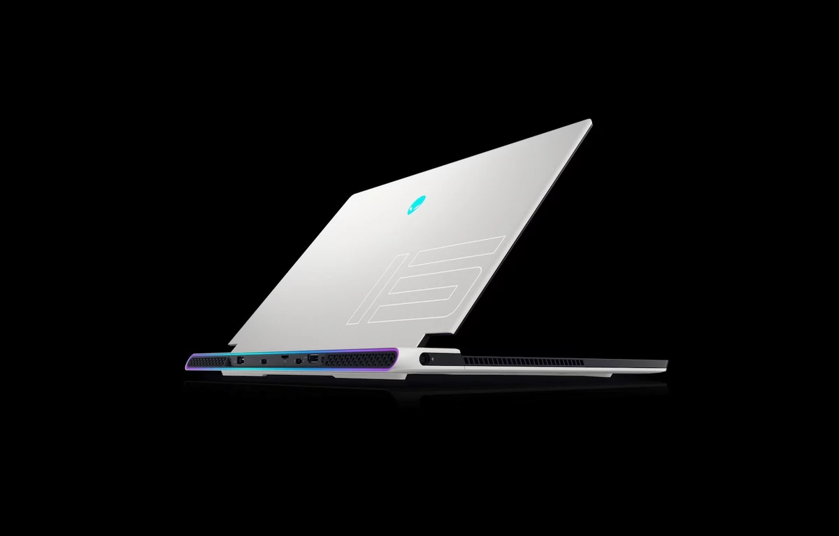 Alienware X15 2022-7 © © Alienware