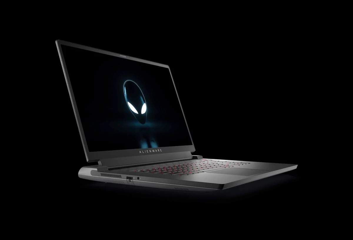 Alienware m17 R7 2022-4 © © Alienware