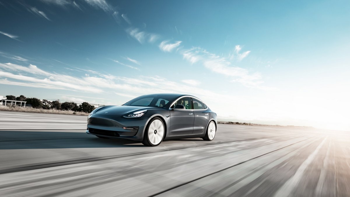Tesla Model 3 © canadianPhotographer56 / Shutterstock.com