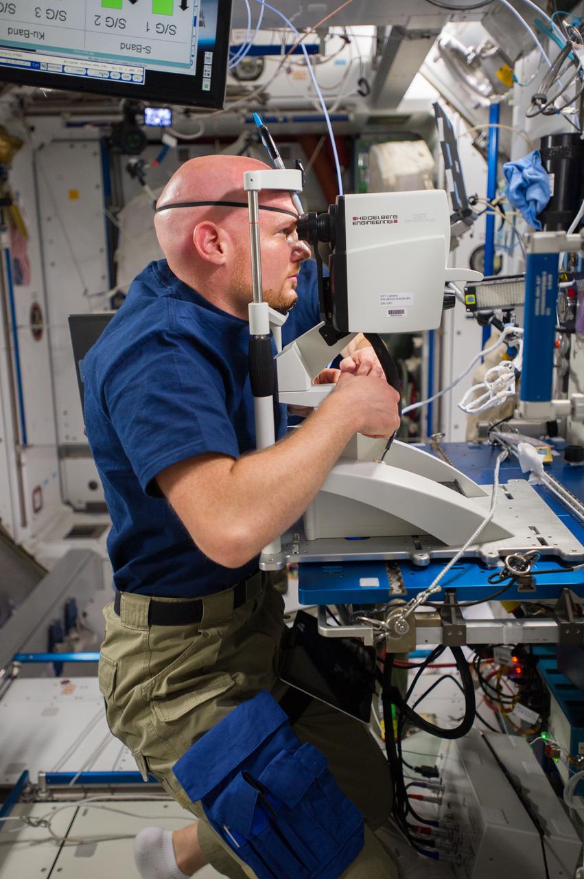 Test vision oculaire ISS Alexander Gerst © NASA