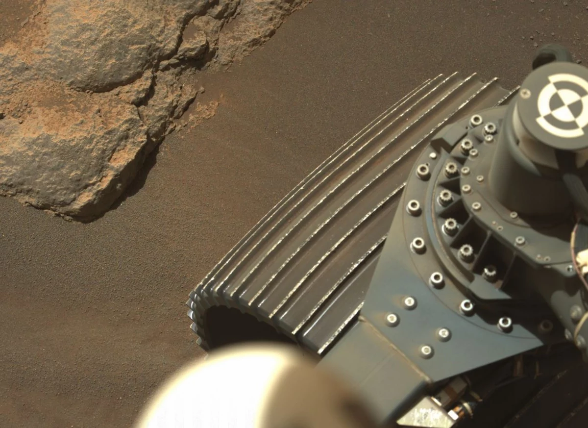 Perseverance roues 10 mois © NASA/JPL-Caltech