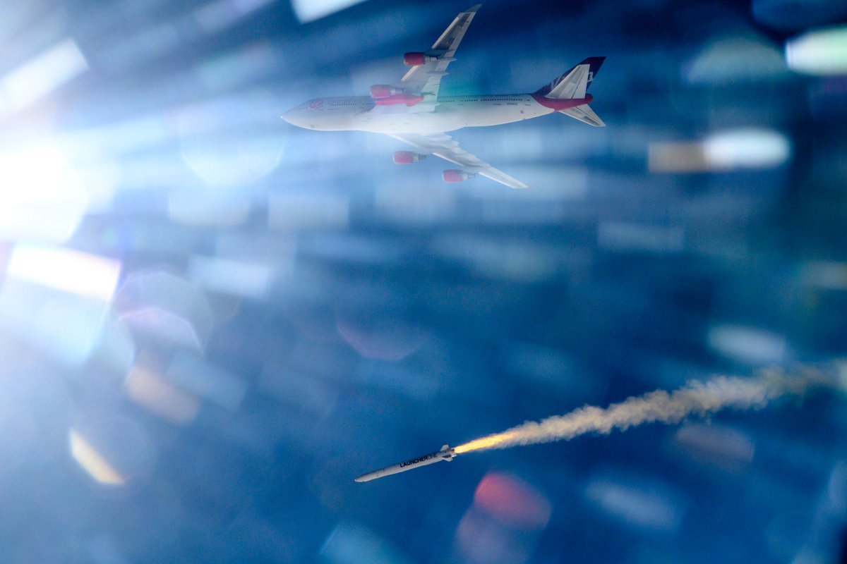 La fusée LauncherOne de Virgin Orbit juste après son largage vers l'orbite. Crédits Virgin Orbit