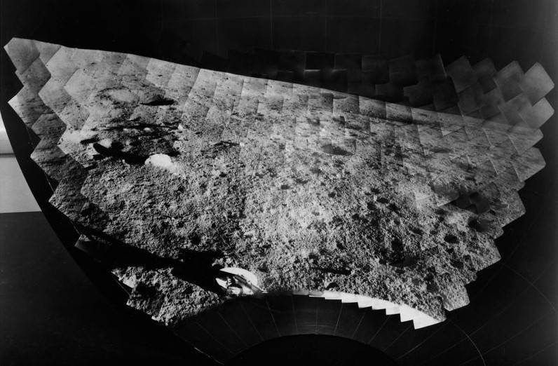 Mosaïque de la surface de la Lune, telle que pouvait la voir la caméra de Surveyor-1. Crédits NASA