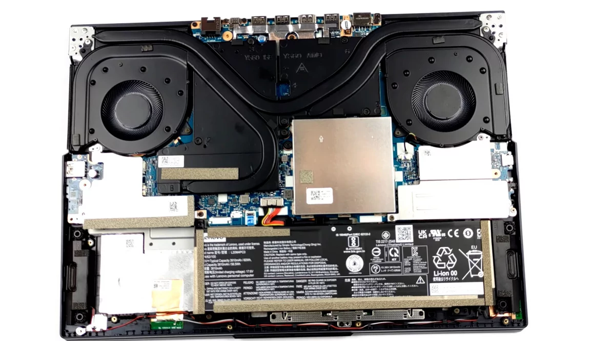 Lenovo Legion 5-4 © © LaptopMedia