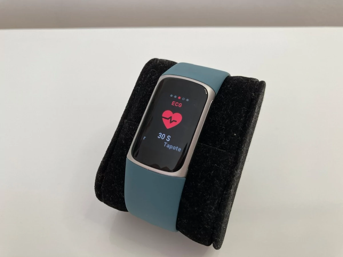 Fitbit Charge 5 - Écran ECG © Johan Gautreau