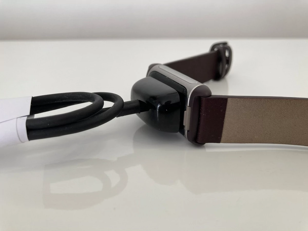Fitbit Charge 5 - Chargeur © Johan Gautreau