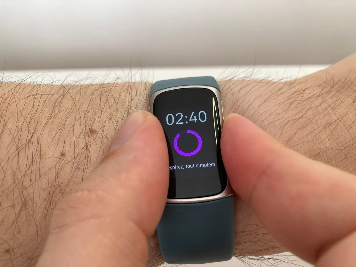 Fitbit Charge 5 - Capture AED © Johan Gautreau