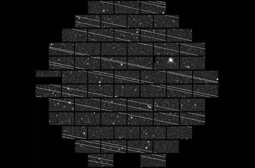 Un cas &quot;extrême&quot; (mais plus si rare) de traces sur des images en pose longue (attention, celles-ci ne sont pas spécialement attribuées  à Starlink) © NSF&#039;s National Optical-Infrared Astronomy Research Laboratory / CTIO / AURA / DELVE