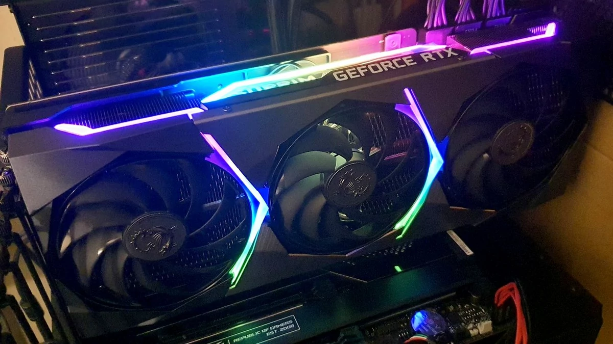 MSI GeForce RTX 3080 SUPRIM X 12 GB © Nerces