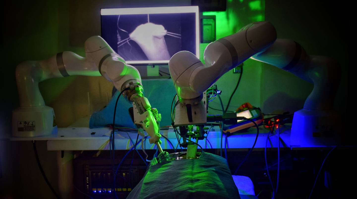 Les interventions chirurgicales par des robots et sans humains sont désormais une réalité