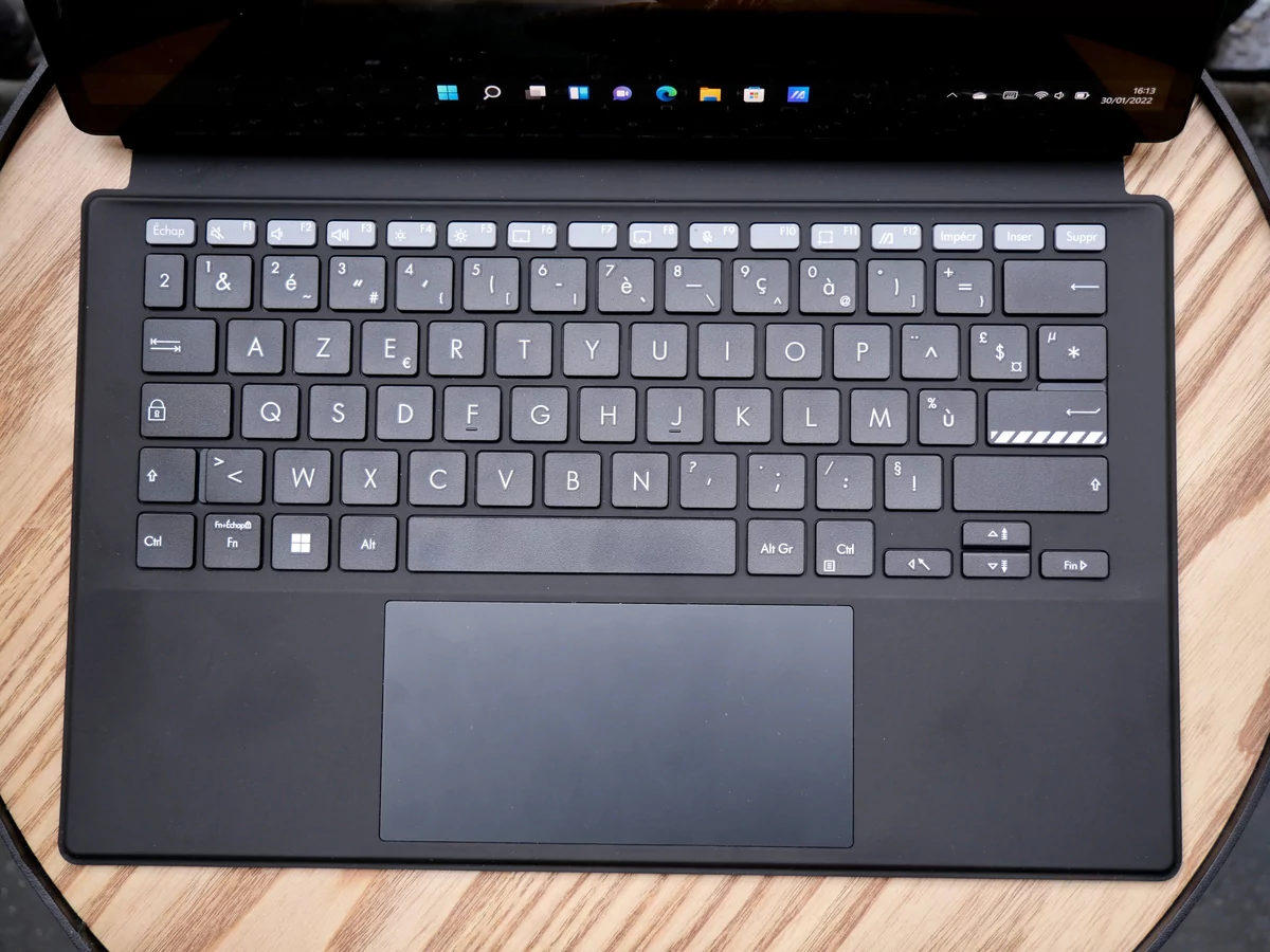 ASUS Vivobook 13 Slate OLED-18 © © Nathan Le Gohlisse pour Clubic