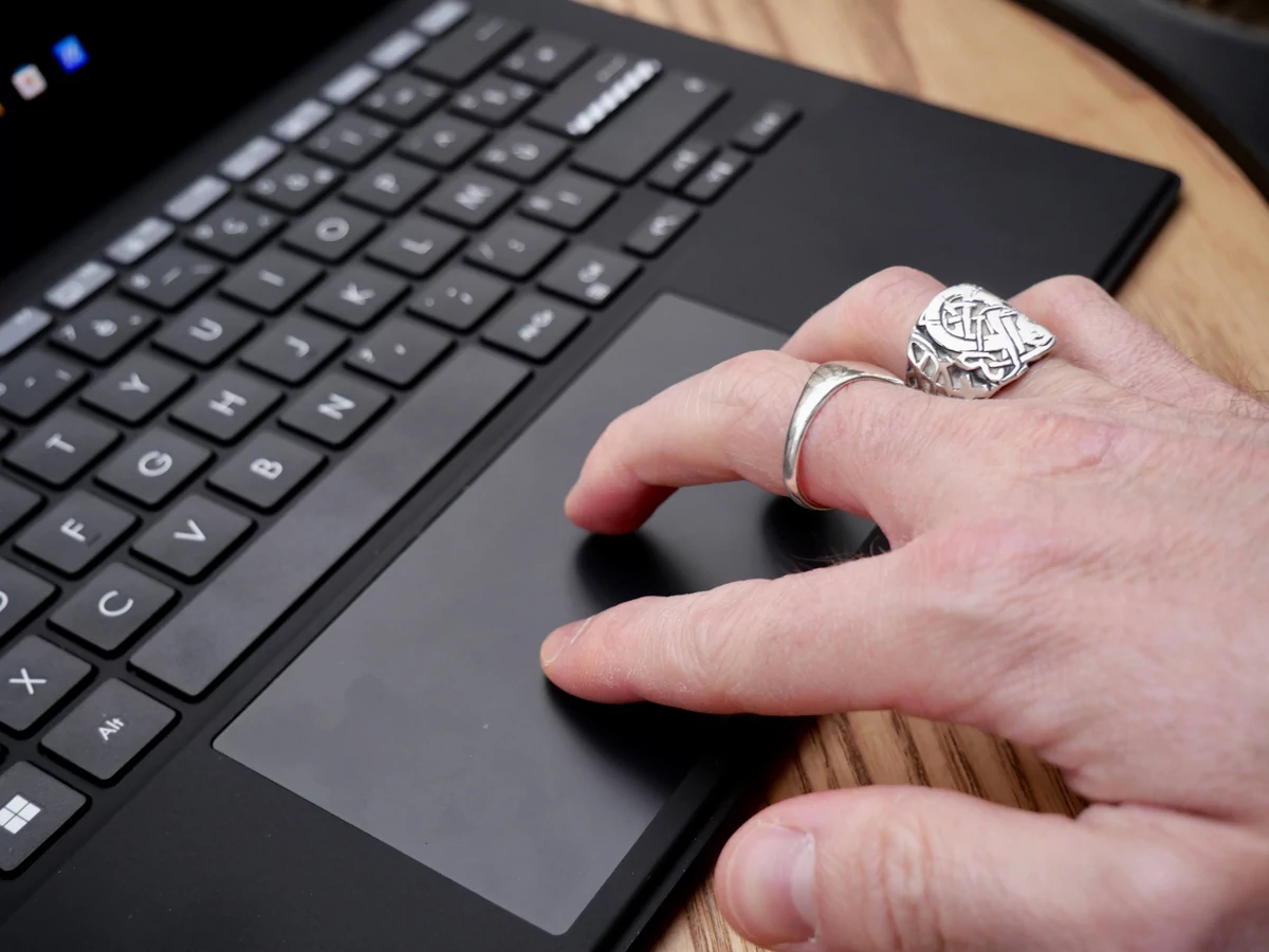 ASUS Vivobook 13 Slate OLED-19 © © Nathan Le Gohlisse pour Clubic
