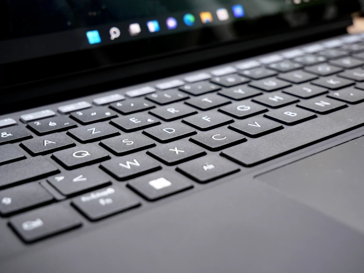 ASUS Vivobook 13 Slate OLED-20 © © Nathan Le Gohlisse pour Clubic