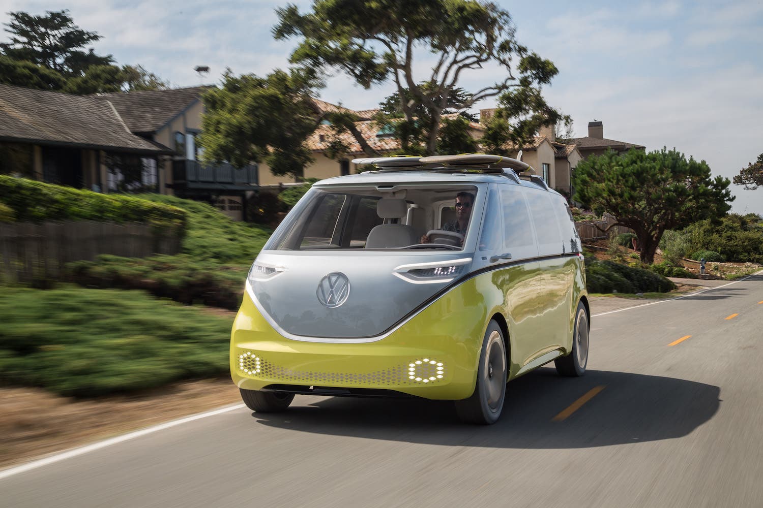 ID.Buzz : Volkswagen dévoile son iconique combi en version électrique, et c'est une réussite