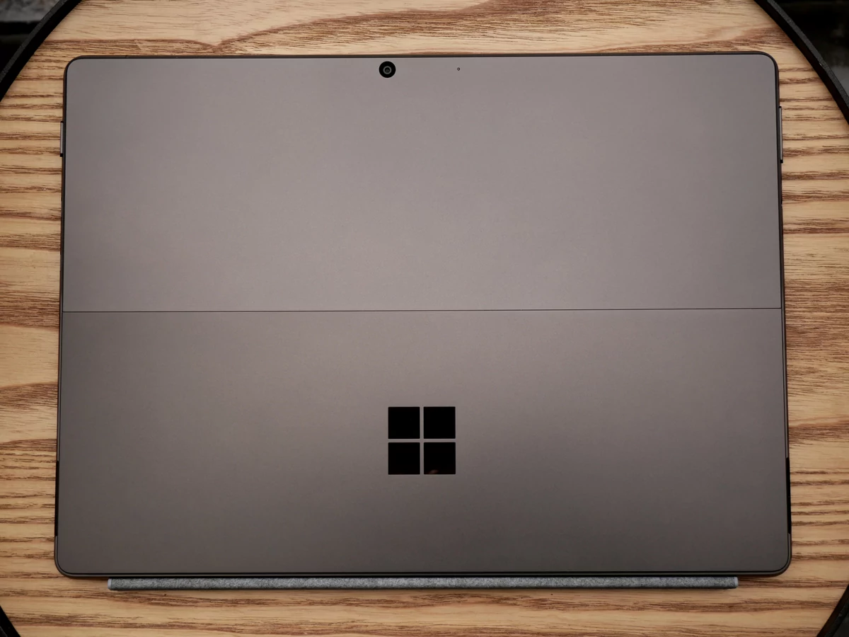 Microsoft Surface Pro 8-1 © © Microsoft
