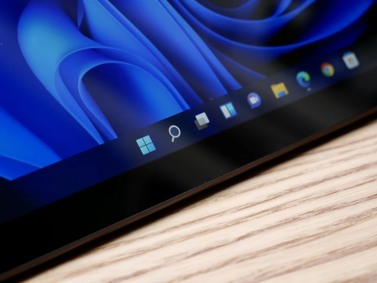 Microsoft Surface Pro 8-16 © © Microsoft
