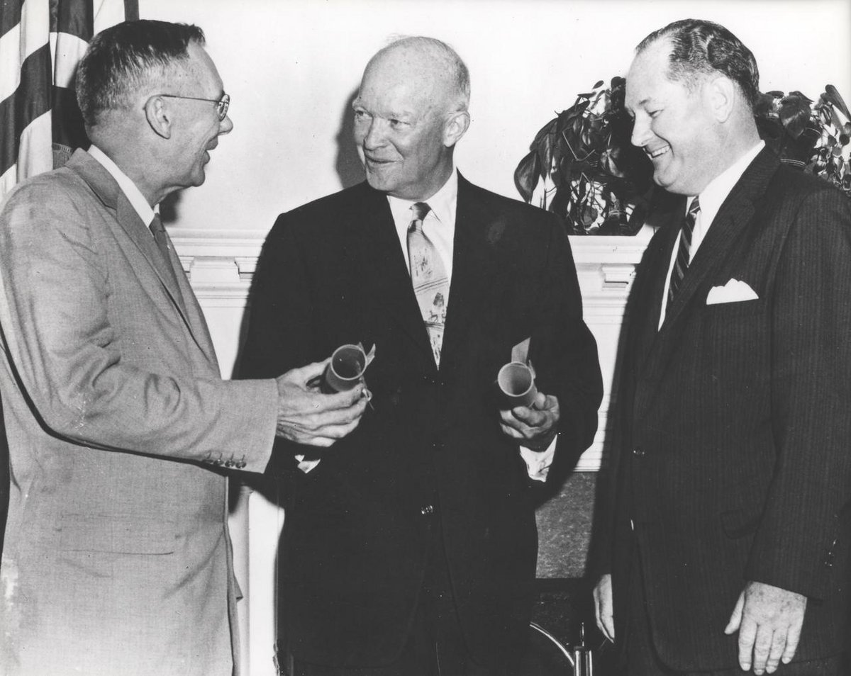 &quot;Bon les gars va falloir mettre les bouchées doubles&quot;, expliquait sans doute Eisenhower (au centre). 