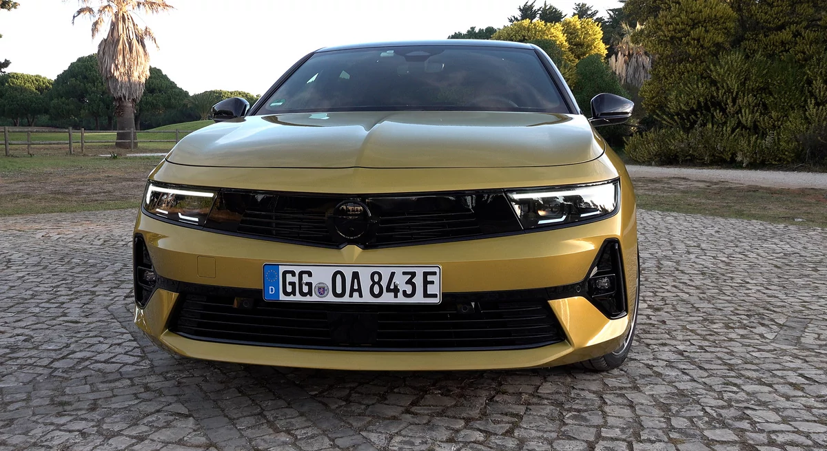Opel Astra PHEV © David Nogueira
